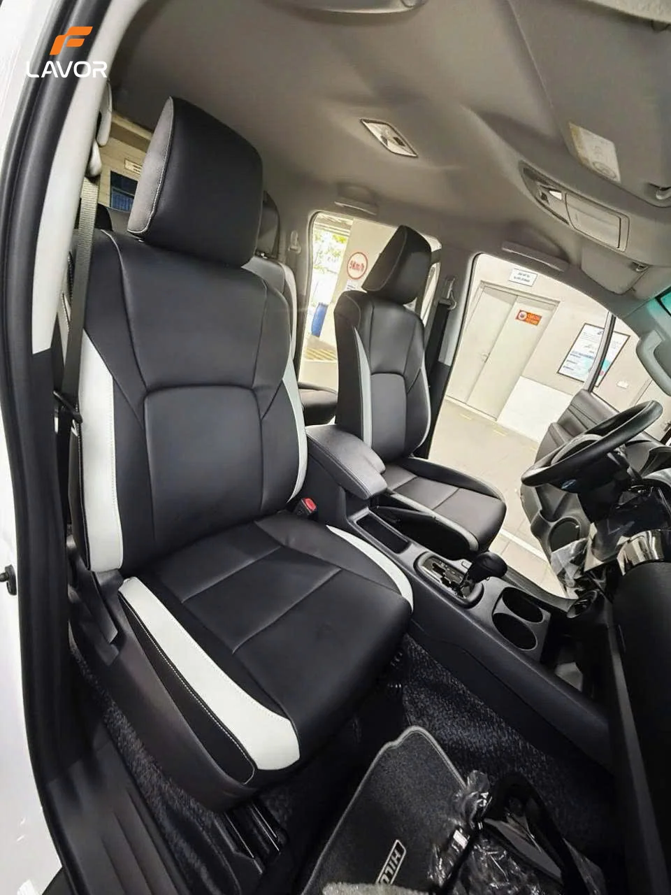 BỌC GHẾ DA TOYOTA HILUX - Ảnh 1