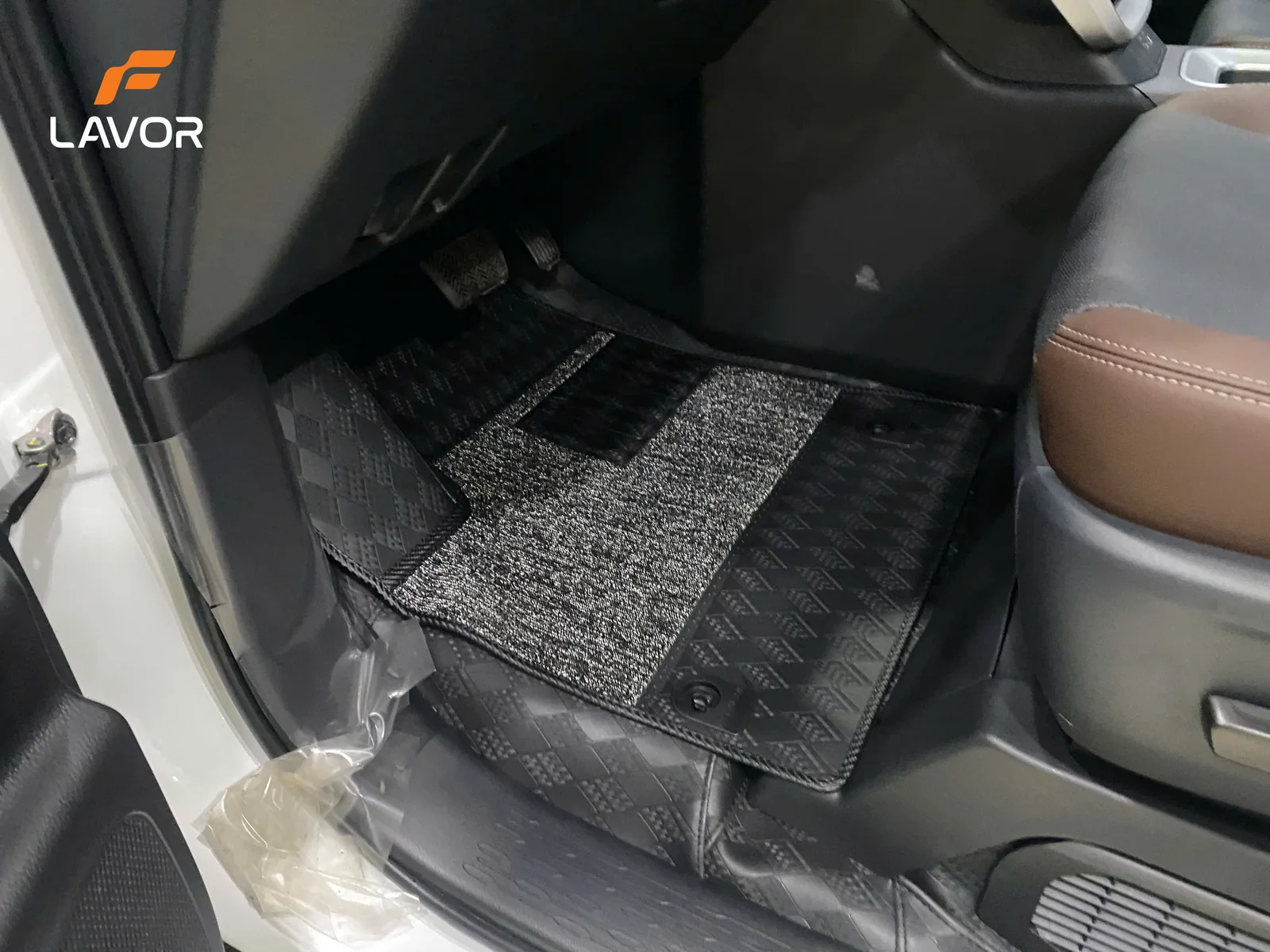 SÀN – THẢM TOYOTA INNOVA 2025 - Ảnh 1