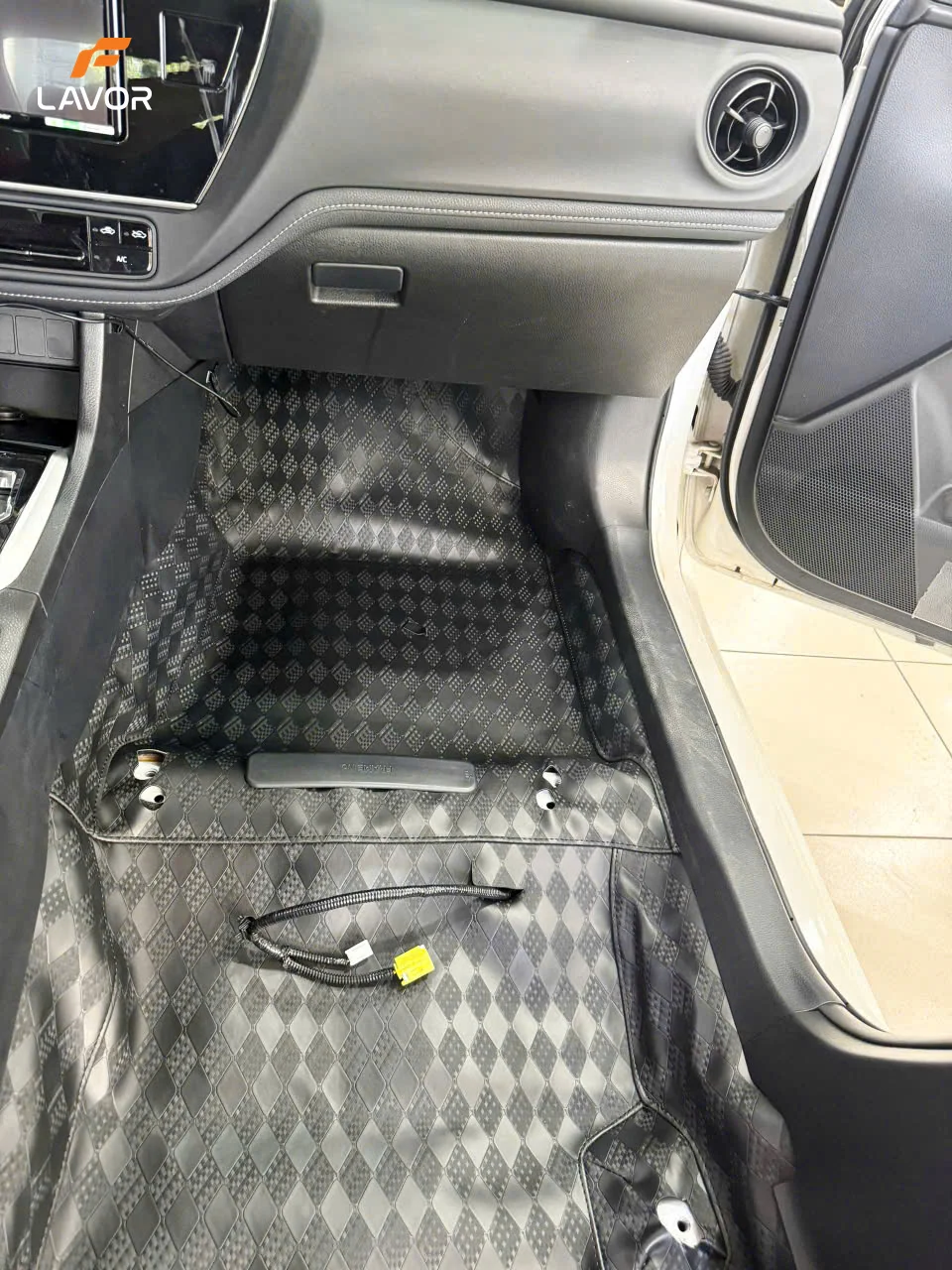 SÀN TOYOTA ALTIS - Ảnh 3
